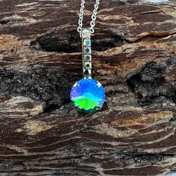 Handcrafted necklace with Swarovski crystal and chain - Picture 3 of 6